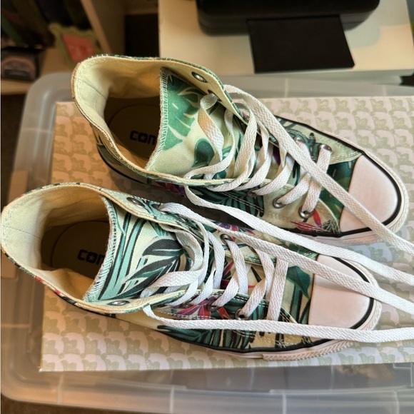 Women’s Chuck Taylor All Star Tropical Print High Top - Picture 2 of 5